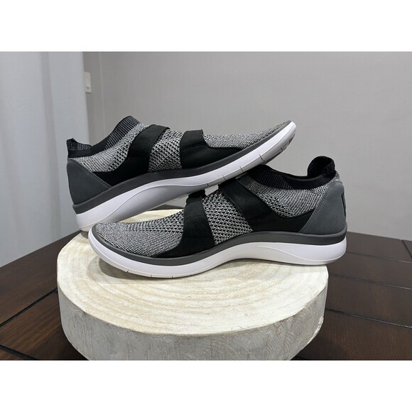 Nike Air Sock Racer Flyknit OREO Size 11 898022-100 free run presto New No Box - Picture 2 of 8